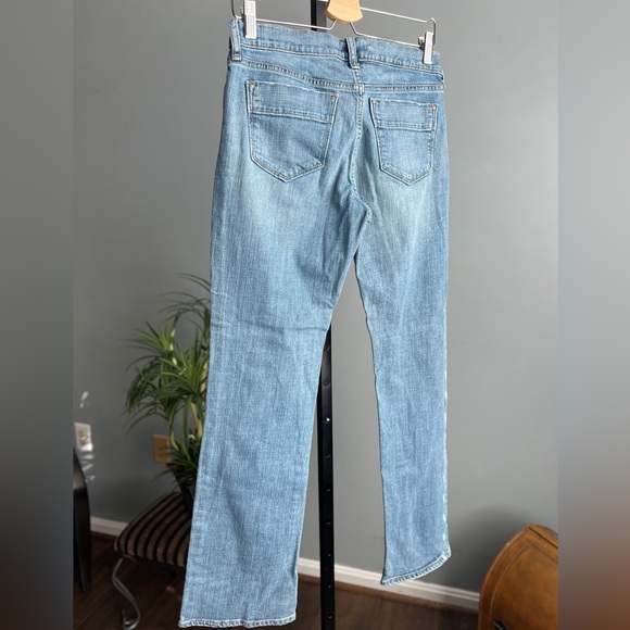 Old Navy Women’s Sweetheart Jeans Pants Light Blue Distressed Size 6 - Picture 3 of 3